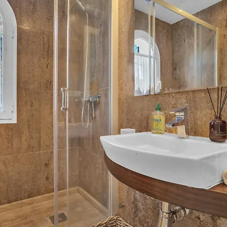Villa Molly - Elegant Beachside By Finest