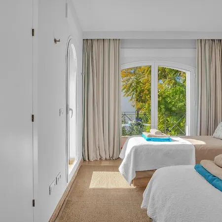 Villa Molly - Elegant Beachside By Finest