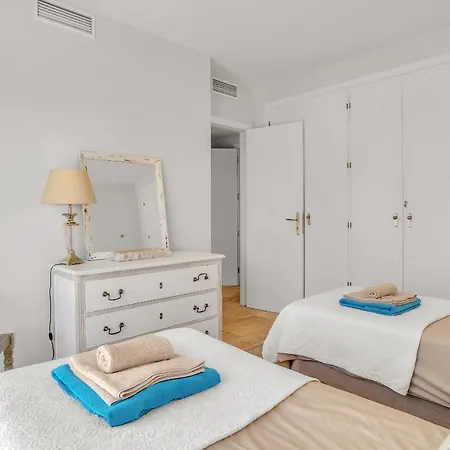 Molly - Elegant Beachside By Finest Villa *