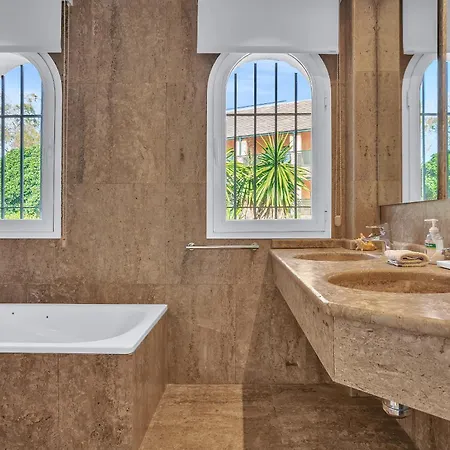 Villa Molly - Elegant Beachside By Finest