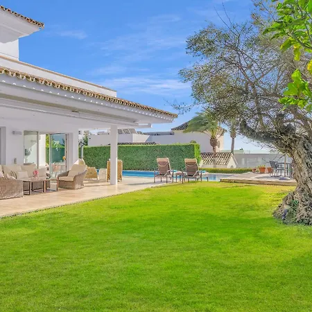 Villa Molly - Elegant Beachside By Finest