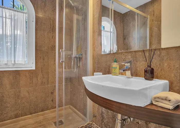 Villa Molly - Elegant Beachside By Finest