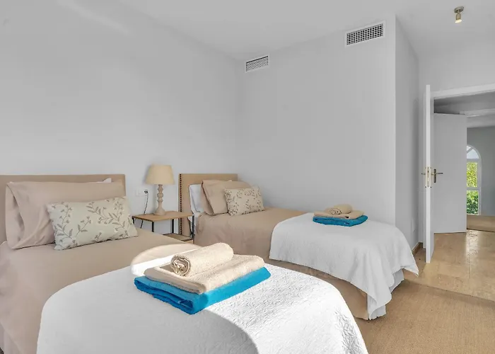 Molly - Elegant Beachside By Finest Villa *
