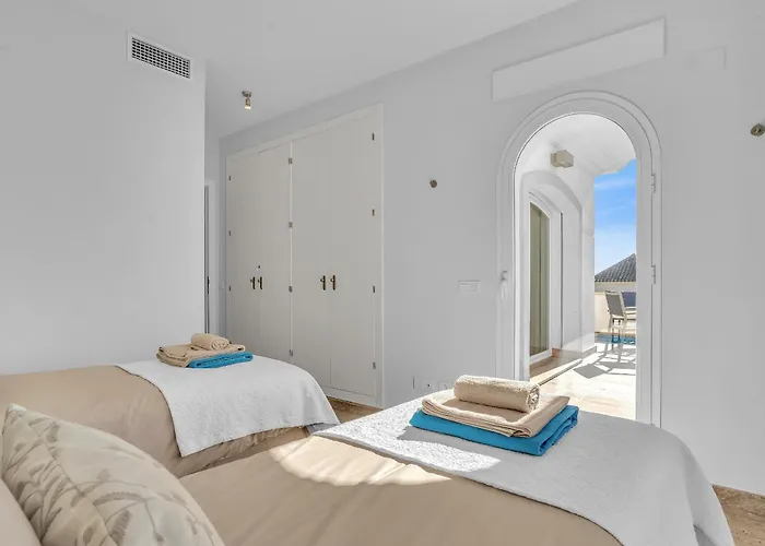 Villa Molly - Elegant Beachside By Finest *