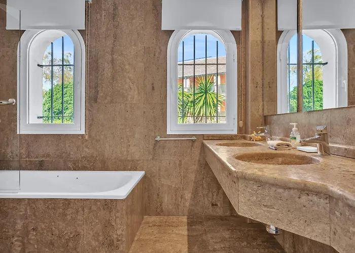 Villa Molly - Elegant Beachside By Finest