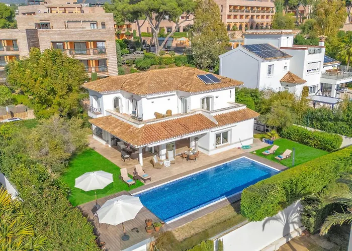 Molly - Elegant Beachside By Finest Villa Marbella